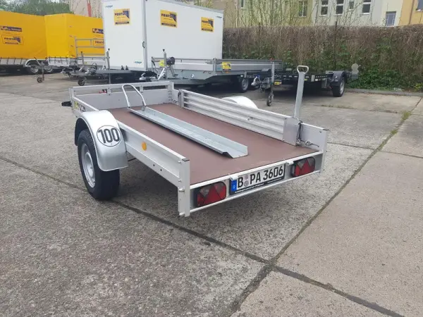 Gruppe Motorradanhänger mit Auffahrrampe - Bild 3